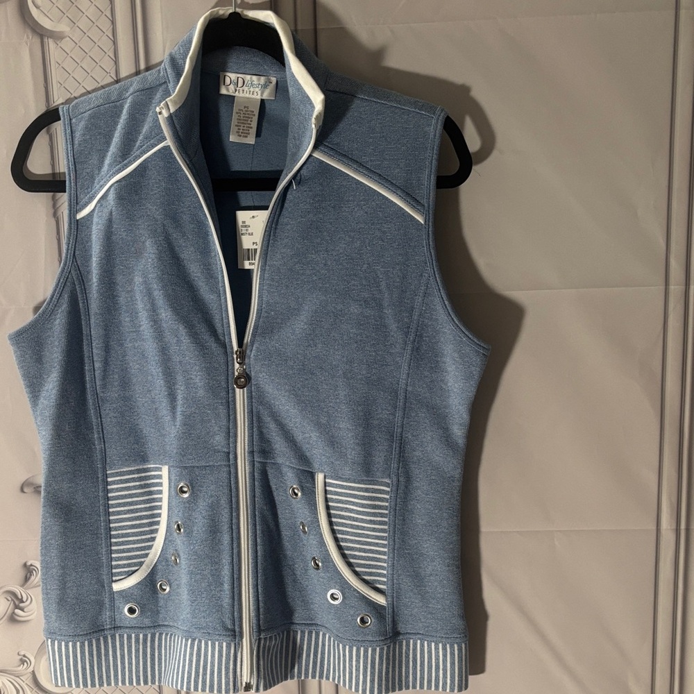 NWT D&D Lifestyle Women's Blue Vest Petite Small